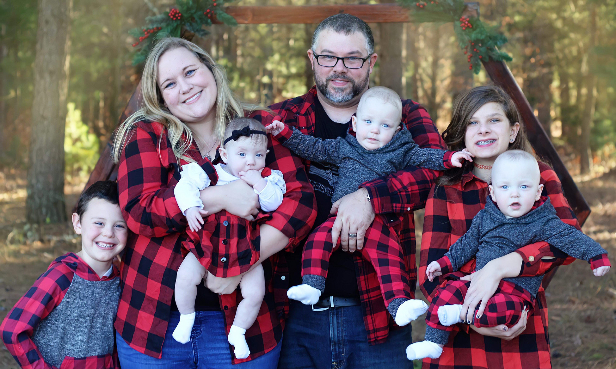 Les triplés grands prématurés « miracles » nés à des années différentes ont célébré leur premier anniversaire, déjouant les pronostics