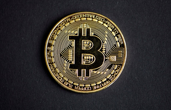 Le bitcoin dépasse pour la première fois la barre des 60.000 dollars