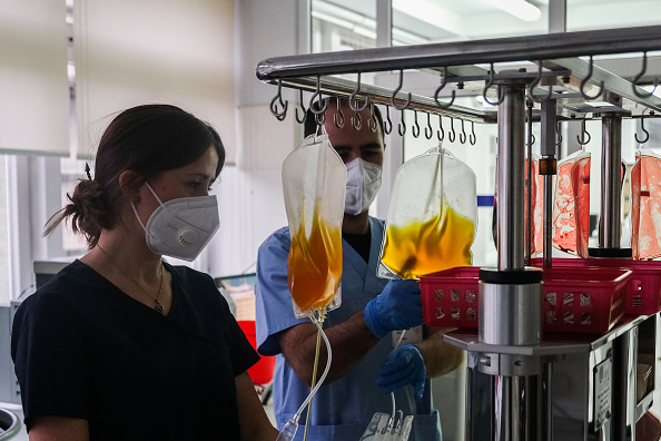 Covid-19: arrêt d&rsquo;essais aux Etats-Unis sur un traitement au plasma de patients guéris