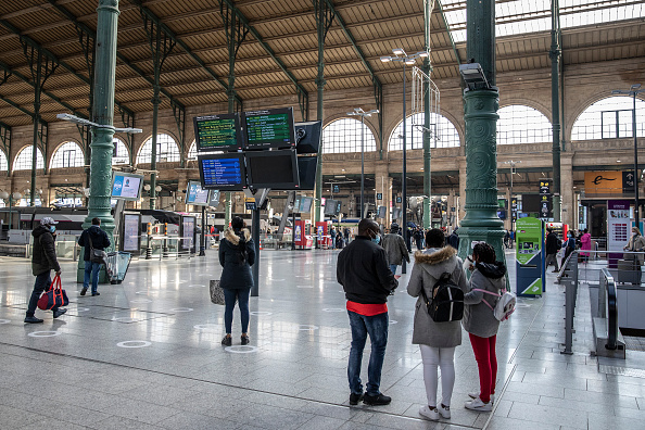 [Vidéo] Une flash mob pour « danser encore » à la gare du Nord apporte de la joie et de la bonne humeur aux voyageurs