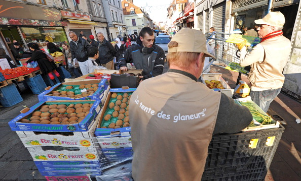 Lille : des glaneurs récupèrent les invendus des marchés et les redistribuent aux plus démunis
