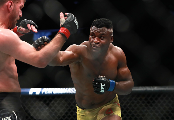 MMA : l&rsquo;ancien SDF de la Villette, le Camerounais Francis Ngannou, champion du monde des lourds en UFC
