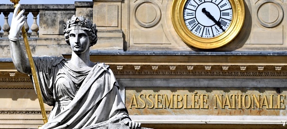 Violences sexuelles sur mineurs : les députés valident l&rsquo;âge de non-consentement à 15 ans