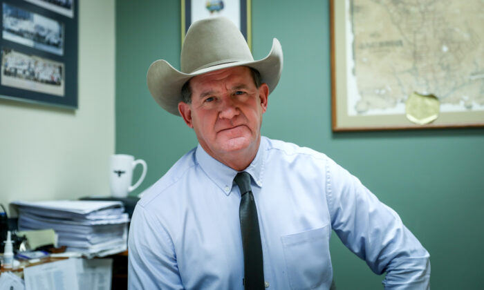 L&rsquo;administration Biden est la première à inviter les demandeurs d&rsquo;asile déboutés à présenter une nouvelle demande selon un shérif du Texas