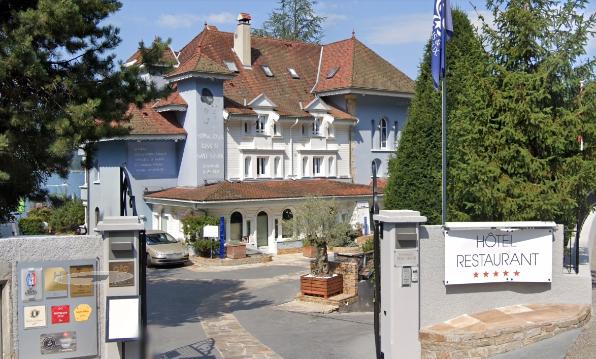 Haute-Savoie : un chef étoilé vend sa vaisselle pour soutenir les étudiants en difficulté