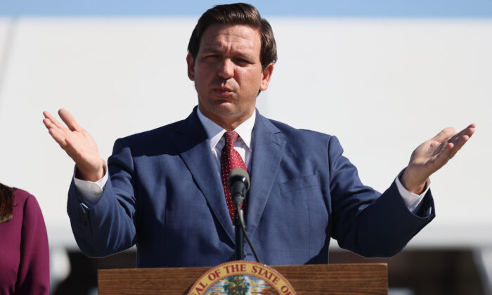 Le gouverneur de la Floride, Ron DeSantis, va prendre une mesure d&rsquo;urgence contre les passeports vaccinaux