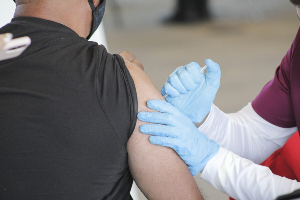 Coronavirus : le gouvernement français veut vacciner plus pour rouvrir mieux