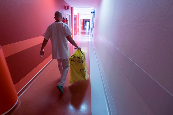 Nancy : des clichés de soignants poussant les murs de l&rsquo;hôpital pour répondre à la demande d’Emmanuel Macron font le buzz