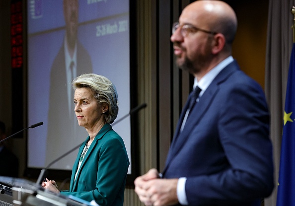 « Sofagate » : Ursula von der Leyen recadre Charles Michel
