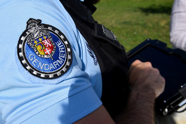 En signant les deux tribunes des militaires, un capitaine de gendarmerie rompt le devoir de réserve et risque de nouveau un blâme