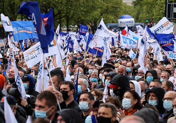 Manifestation des policiers à Paris : plus de 35 000 personnes ont répondu à l&rsquo;appel des syndicats, la justice ciblée