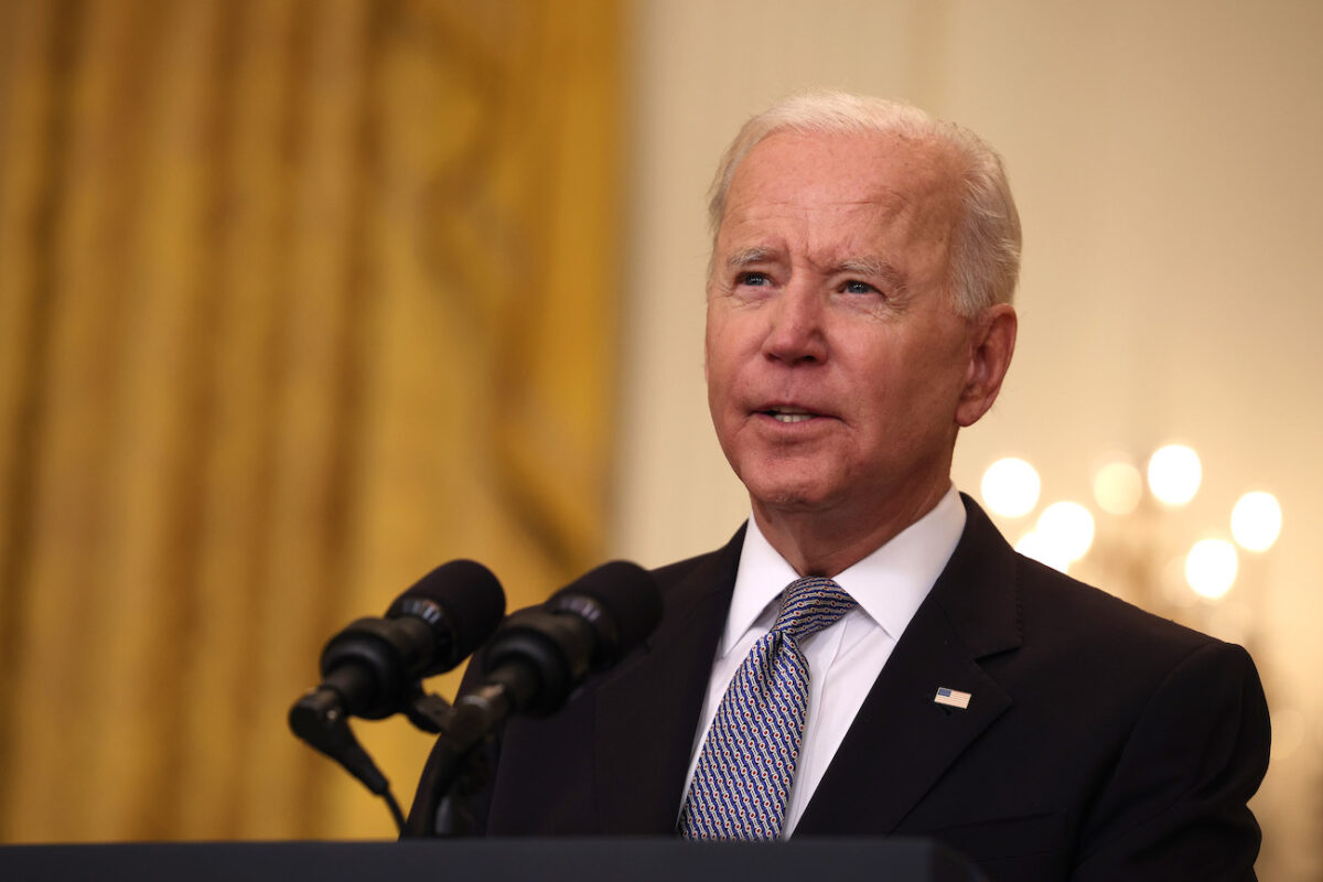 Un juge empêche l&rsquo;administration Biden de distribuer des subventions en fonction de la race et du sexe