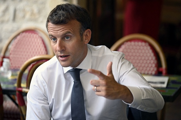 Gifle dans la Drôme : Emmanuel Macron dénonce des faits « isolés » d&rsquo; « individus ultraviolents »
