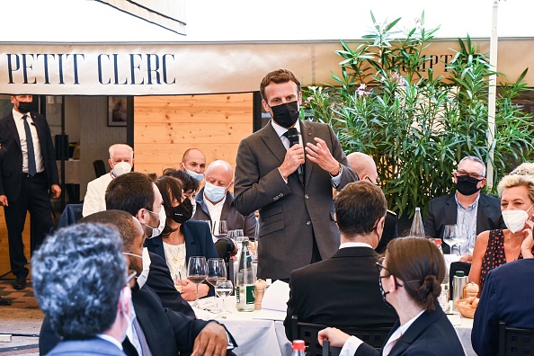 Emmanuel Macron giflé dans la Drôme : deux individus de 28 ans interpellés