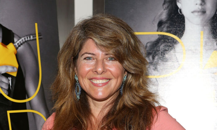 L&rsquo;ancienne conseillère de Clinton, Naomi Wolf, est bannie de Twitter à cause de ses allégations sur les vaccins anti-Covid-19