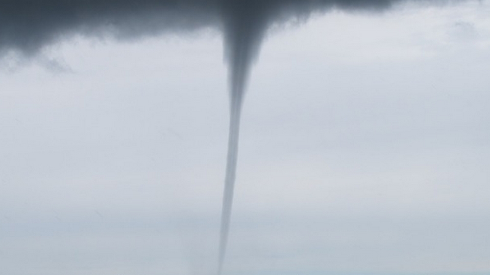 Puy-de-Dôme : une tornade filmée près de Riom (vidéo)