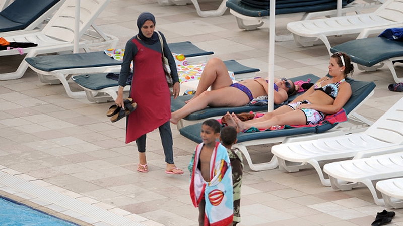 Burkini dans les piscines à Grenoble : la ville dépose un recours devant le Conseil d&rsquo;État