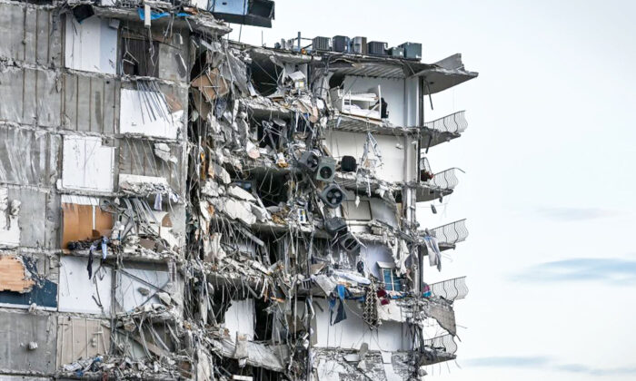 Une mère au bassin cassé sauve sa fille lors de l&rsquo;effondrement d&rsquo;un appartement, après une chute de quatre étages