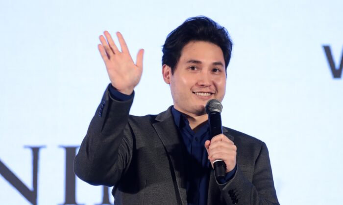 Le journaliste Andy Ngo, connu pour ses reportages sur Antifa, est banni de manière « permanente » par une plateforme des Big Tech