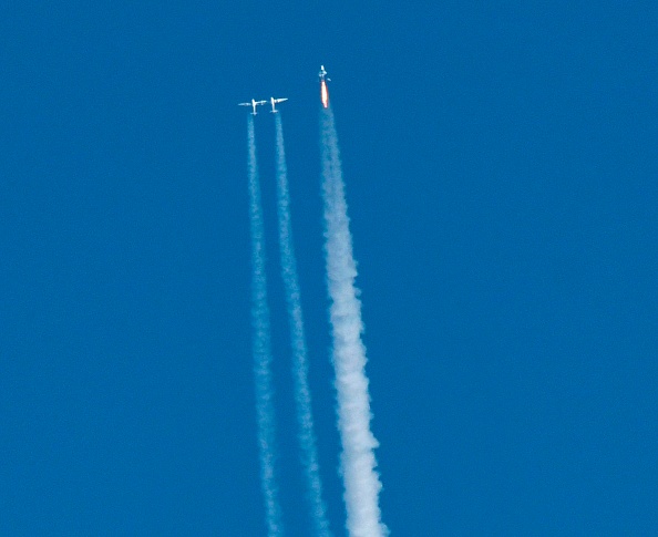 Virgin Galactic décolle pour l&rsquo;espace, son fondateur Richard Branson à bord