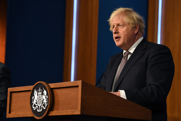 Covid : Johnson annonce la fin prochaine du port du masque en Angleterre