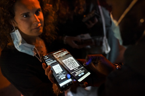 Pass sanitaire : jauge abaissée à 50 personnes dans les salles de spectacles, de jeux, de sport et des musées