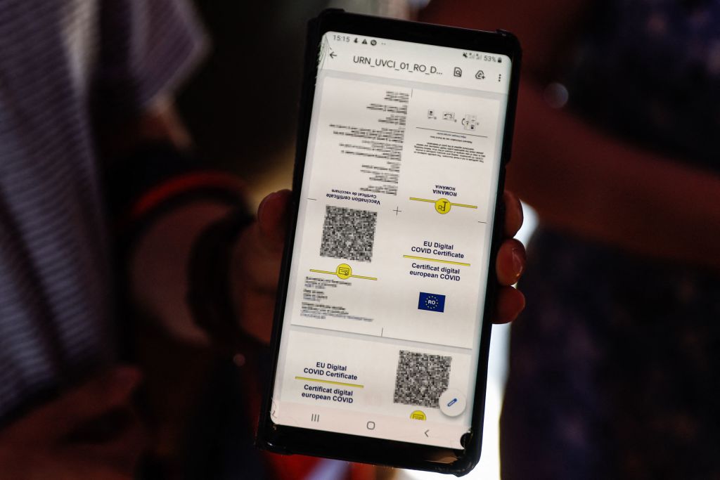 Le Conseil Constitutionnel valide le pass sanitaire jusqu&rsquo;à fin juillet 2022 et censure l&rsquo;accès au statut vaccinal des élèves