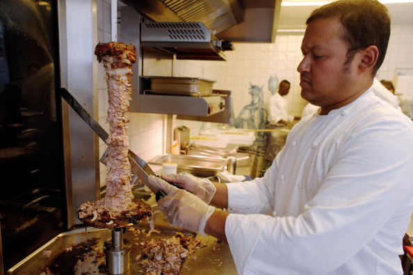 Pour les kebabs, salade, tomates, oignons…mais plus de polystyrène pour la boîte