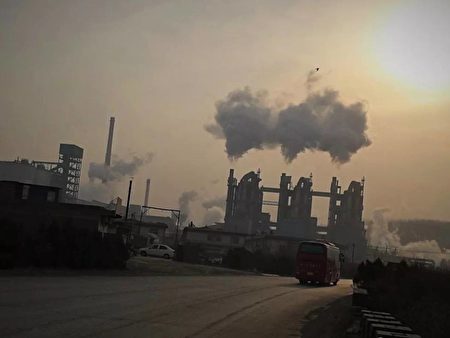 Un étudiant chinois détenu, battu et affamé pour avoir dénoncé la pollution dans le Shanxi