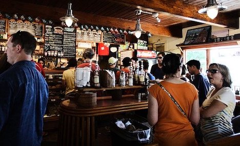 Bretagne : une cinquantaine de bistrots refusent de contrôler le pass sanitaire