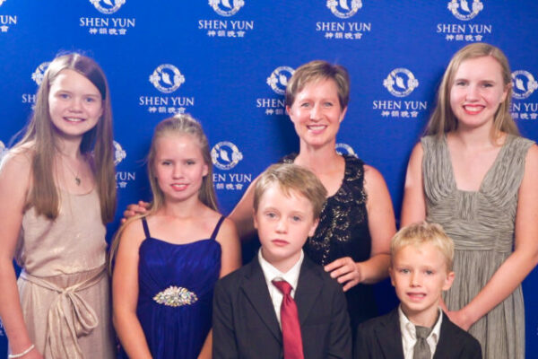 Une musicienne professionnelle qualifie l&rsquo;orchestre de Shen Yun de « phénoménal »