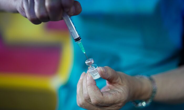 L&rsquo;Union européenne examine les nouveaux effets secondaires possibles des vaccins à ARNm contre le Covid-19