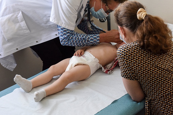 Les parents de Chloé, atteinte d&rsquo;un cancer rare, lancent une cagnotte en ligne