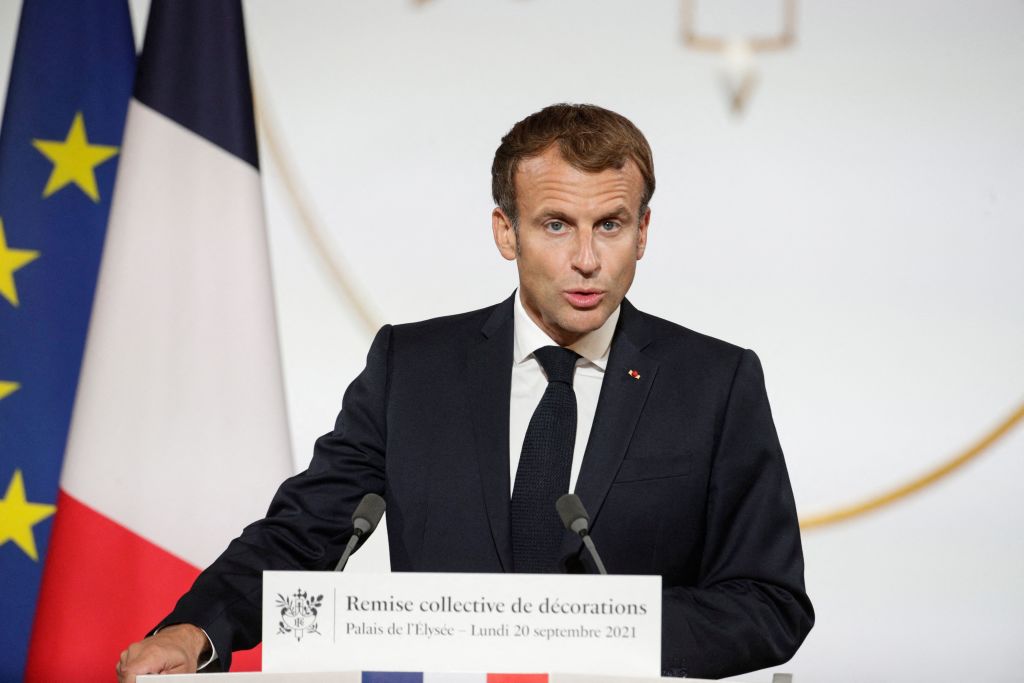 Macron installe une commission sur le complotisme et la désinformation