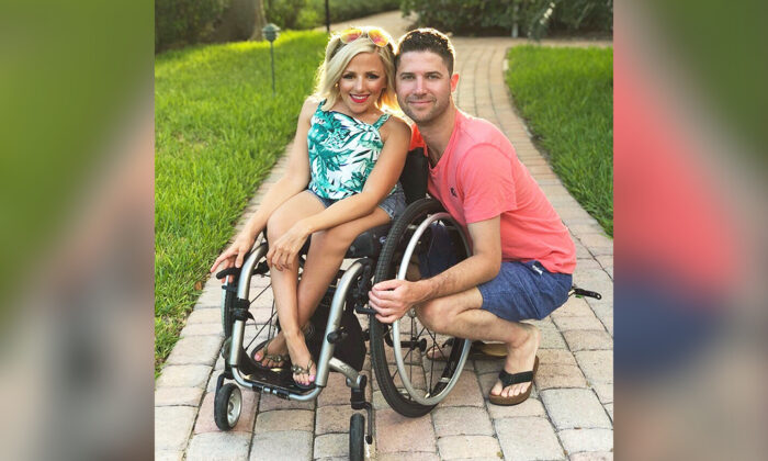 Une femme atteinte d&rsquo;une maladie des os se marie avec son âme sœur. Ensemble, ils luttent contre la stigmatisation sociale.