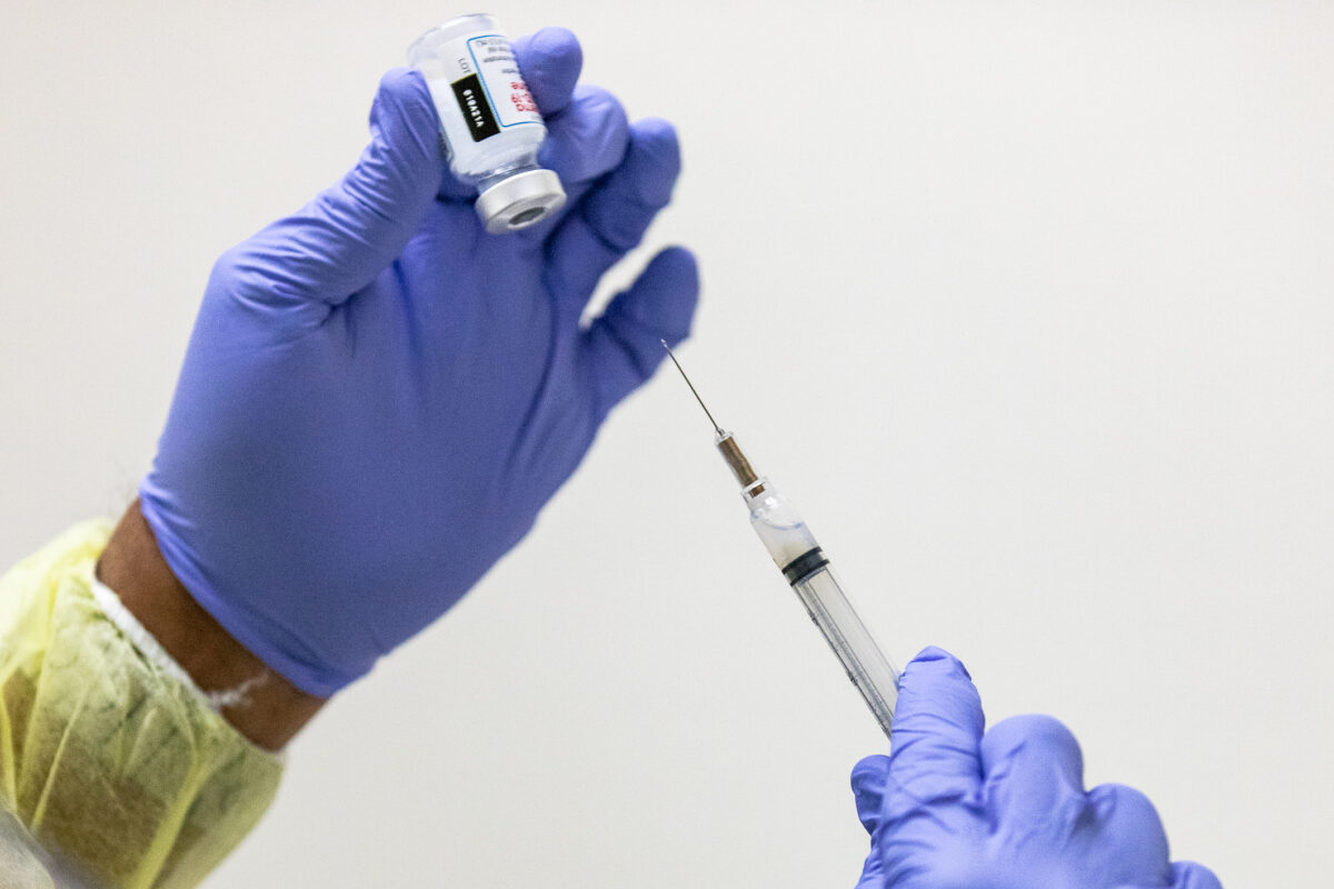 Obligation vaccinale dans la Loire : trois agents hospitaliers non vaccinés réintégrés