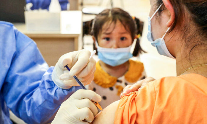 La Chine commence à vacciner les enfants dès l&rsquo;âge de 3 ans face à la reprise épidémique