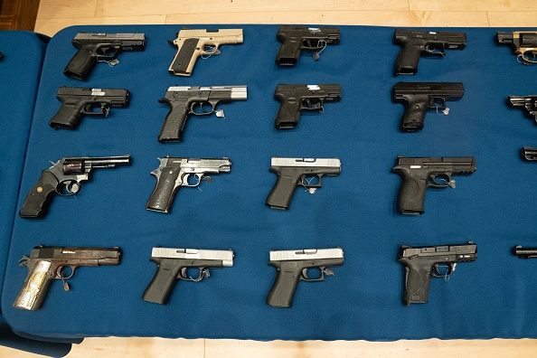 États-Unis : un bébé de 2 ans tue sa mère d&rsquo;une balle dans la tête en pleine réunion sur Zoom