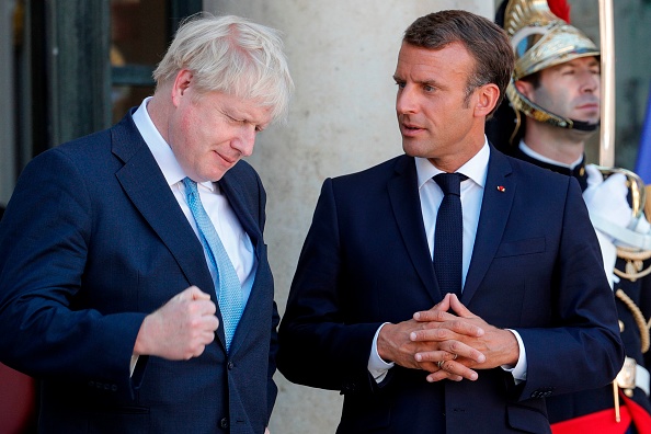 Migrants : Emmanuel Macron dénonce les méthodes « pas sérieuses » de Londres… Boris Johnson assume