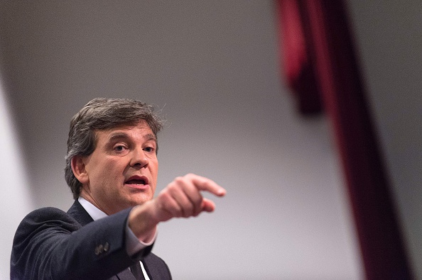 Présidentielle 2022 : Arnaud Montebourg veut bloquer les transferts d&rsquo;argent vers les pays refusant de rapatrier les clandestins