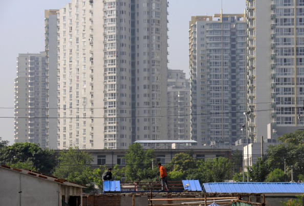 Vidéo : un enfant risque sa vie en sautant d&rsquo;une tour à l&rsquo;autre de 22 étages