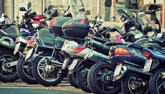 Paris : le stationnement payant des deux-roues motorisés repoussé au 1er septembre 2022