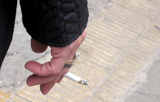 Bordeaux : la ville interdit la cigarette devant les écoles