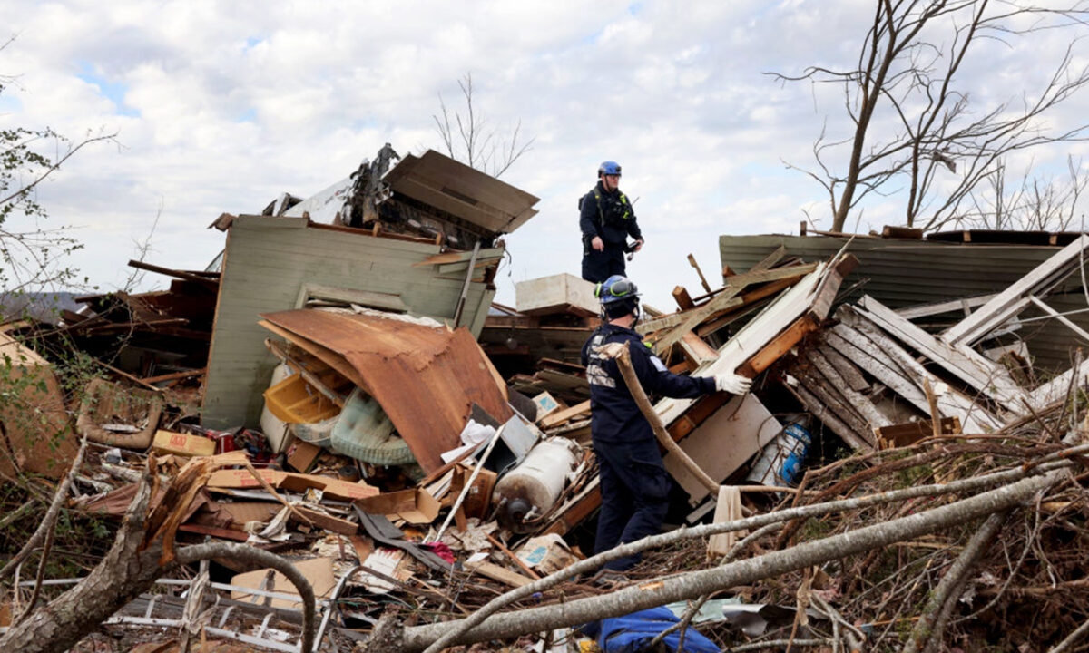 Deux bébés survivent après avoir été emportés par une tornade dans une baignoire