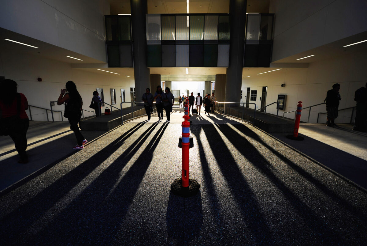 Une mère déclare que sa fille a été « endoctrinée » sur son identité LGBTQ dans une école californienne