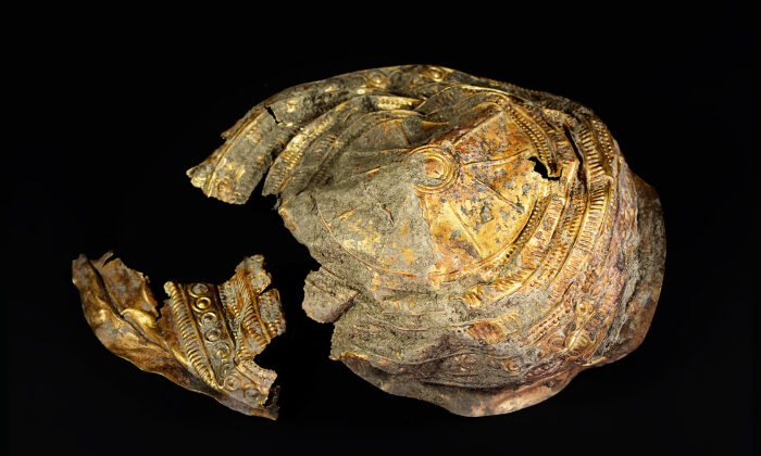 Des chercheurs découvrent un bol rituel préhistorique en or avec un motif solaire datant de 1000 avant J.-C.