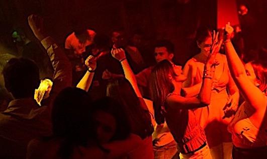 Interdit de danser dans les bars et restaurants et discothèques fermées jusqu&rsquo;au 6 janvier