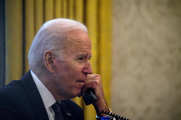 Biden téléphonera dimanche au président ukrainien