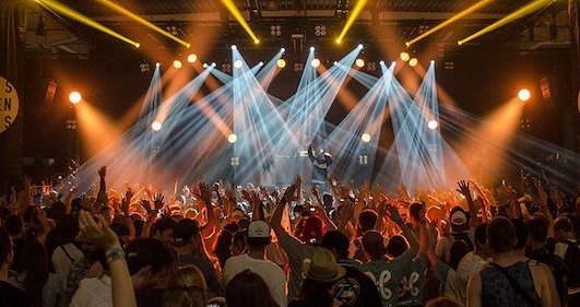 Covid-19 : le secteur de l&rsquo;événementiel « stupéfié » par les mesures gouvernementales