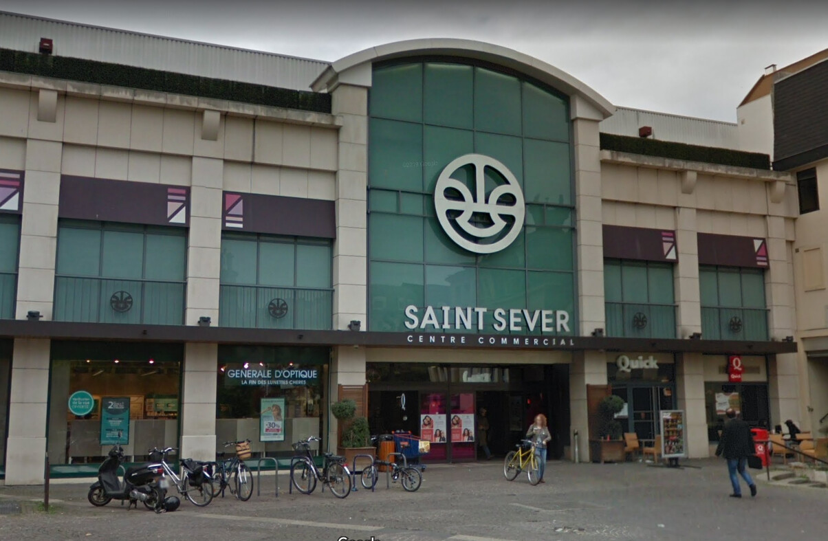 À Rouen, Dylan, SDF, vient d&rsquo;être embauché en CDI comme vendeur dans un magasin de jouets